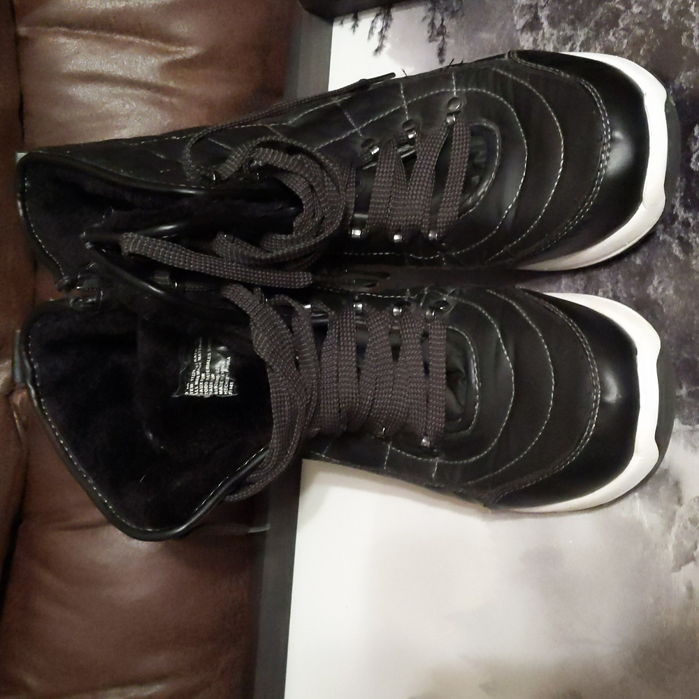 Waterproof women's black boots side zipper size 9 m